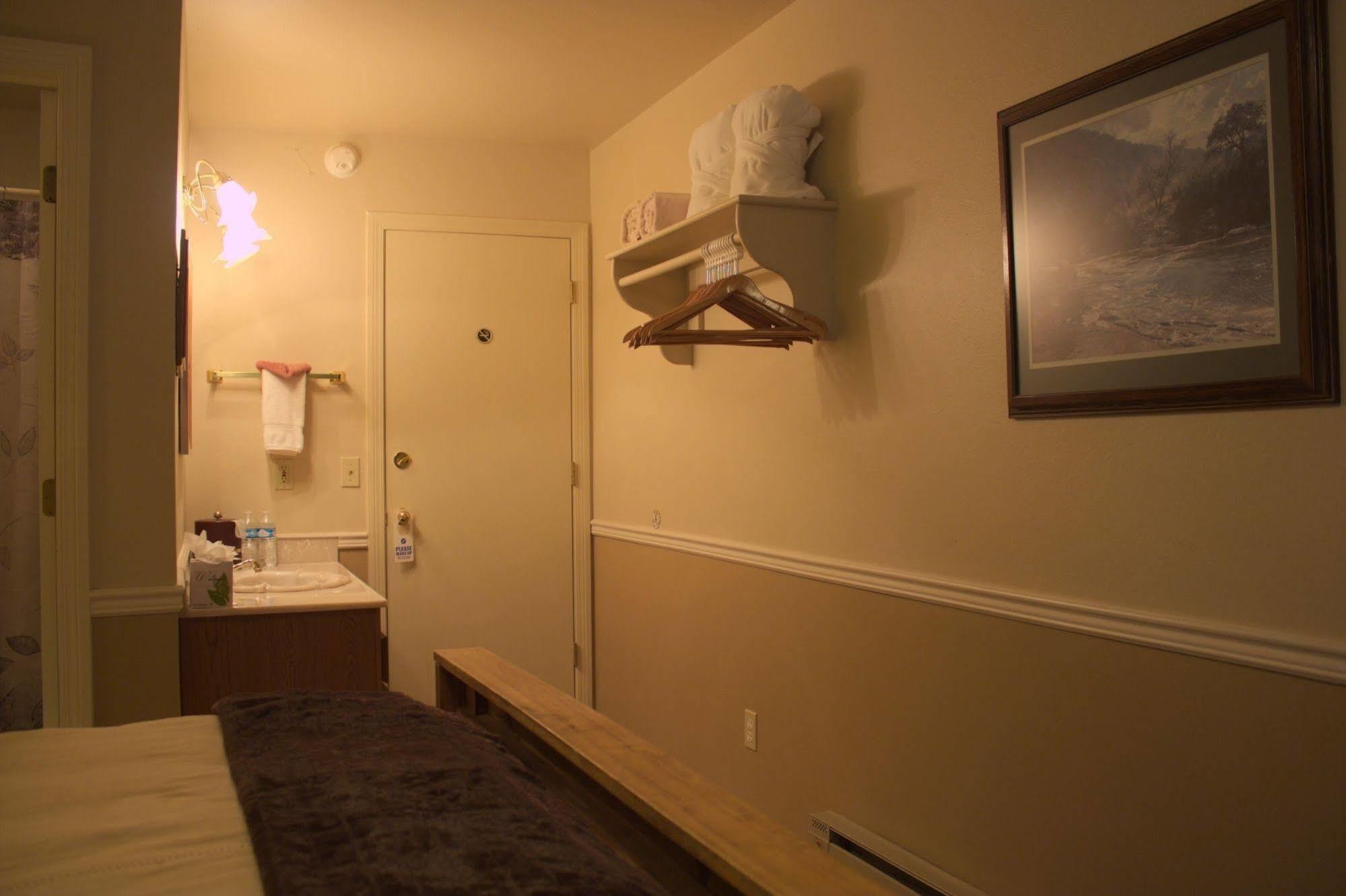 Black Bear Manor Bed and breakfast